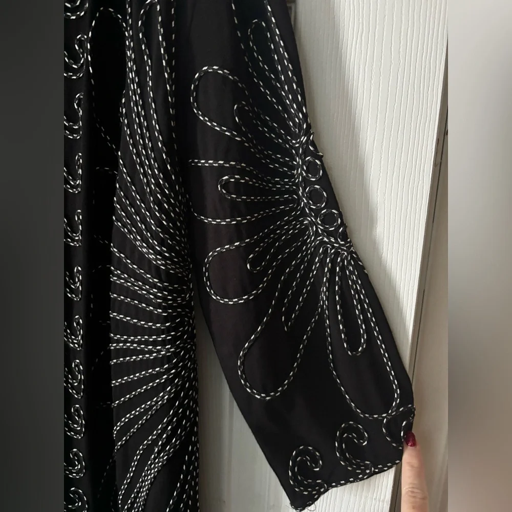 Lauren Michelle Size Medium Embroidered Cardigan Black White Open Front